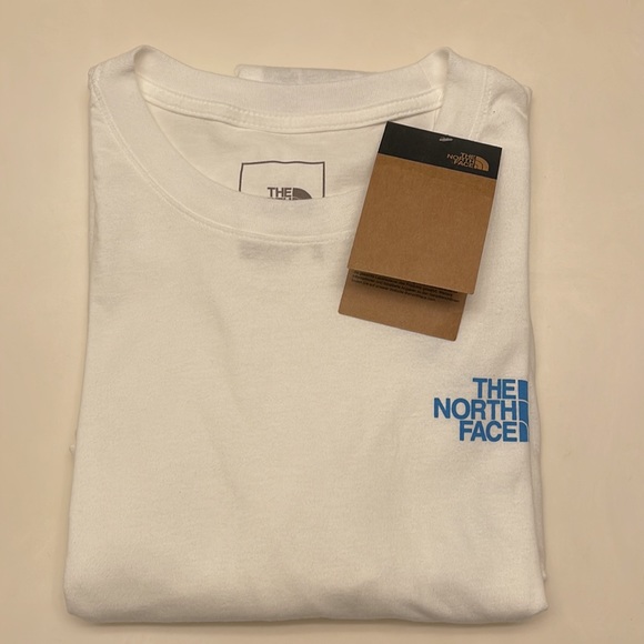 The North Face Women’s Shirt - Picture 6 of 6